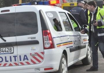 Un bărbat a fost internat în stare gravă după ce a fost lovit de un taximetru